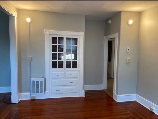 Building Photo - 25 Wellington St