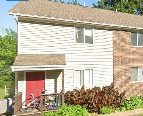 Building Photo - 627 Palisades Dr