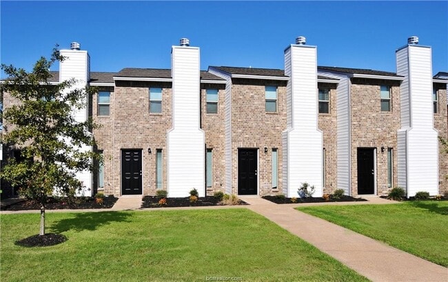 Building Photo - 803 Navarro Dr