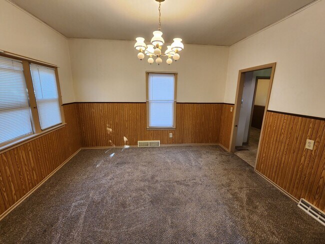 Building Photo - 907 S Walts Ave