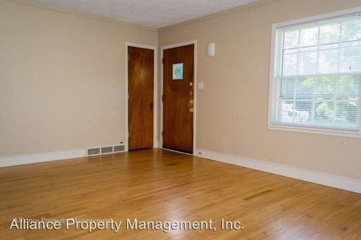 Building Photo - 5 br, 2 bath Room For Rent - 1020 Ratone St.