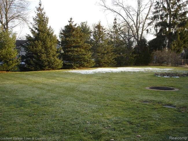 Building Photo - 3363 Watersedge Dr