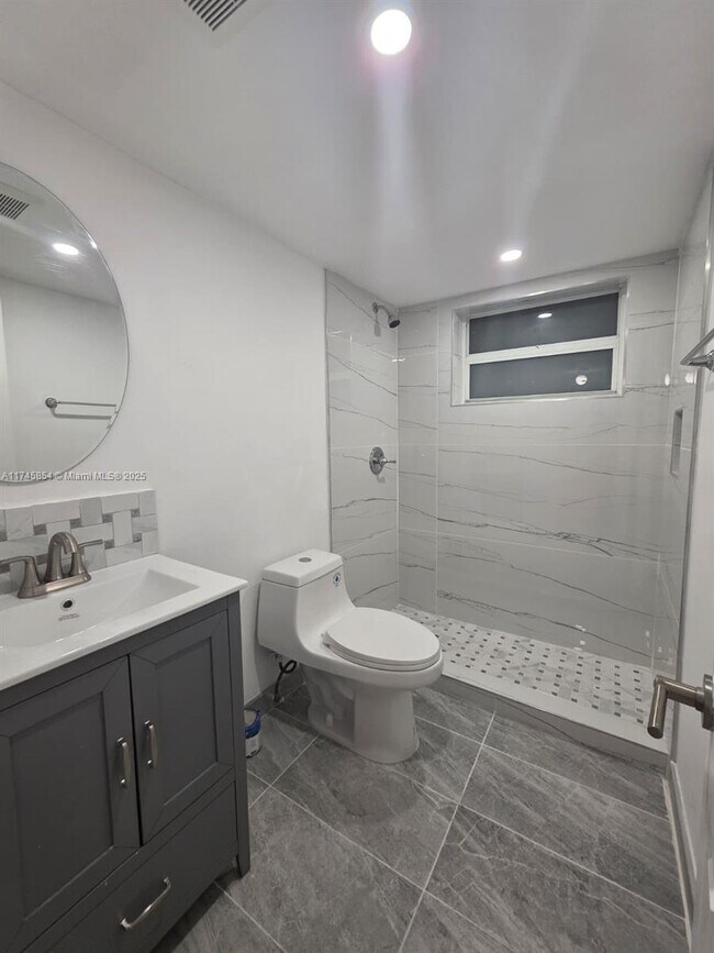 Building Photo - 8312 NE Miami Ct