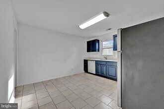 Building Photo - 811 Seagrove Rd