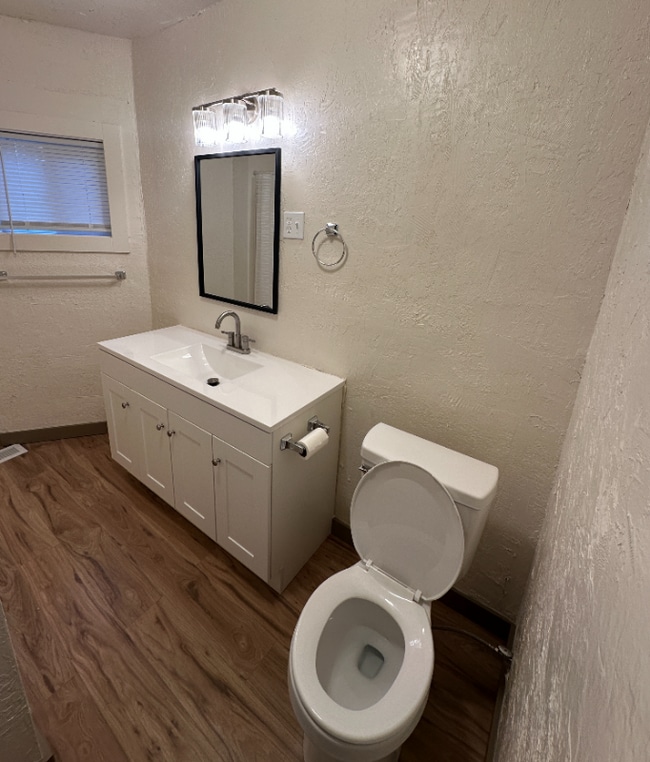 Foto del edificio - 221 W Park Ave