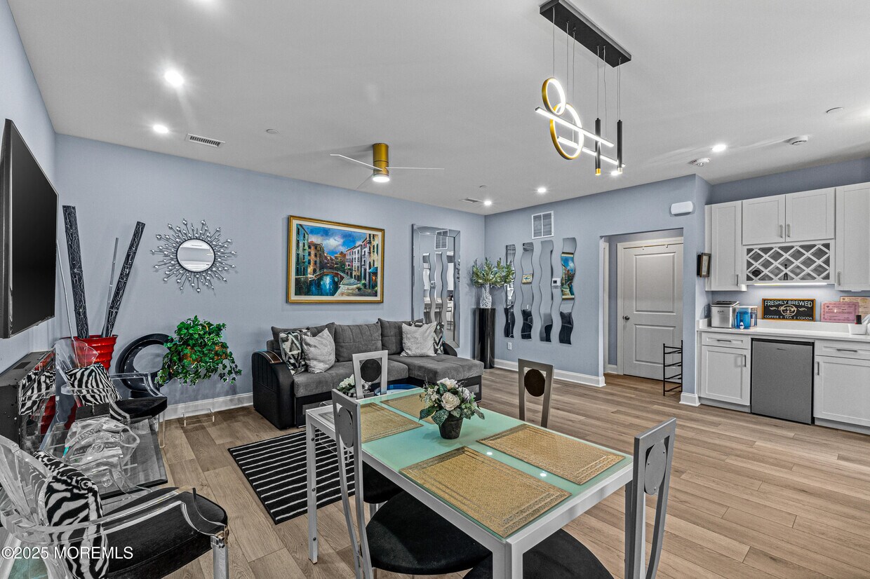 Foto principal - 64 Sheridan Ave