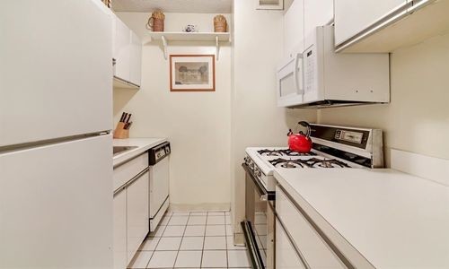 Building Photo - 414 E 79th St