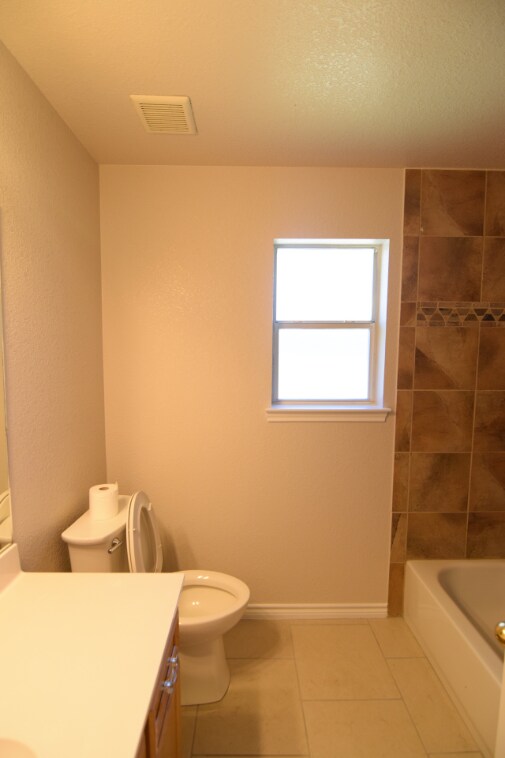 Building Photo - 2416 Isabelle Dr