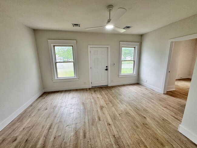 Foto del edificio - Freshly remodeled duplex available for rent!