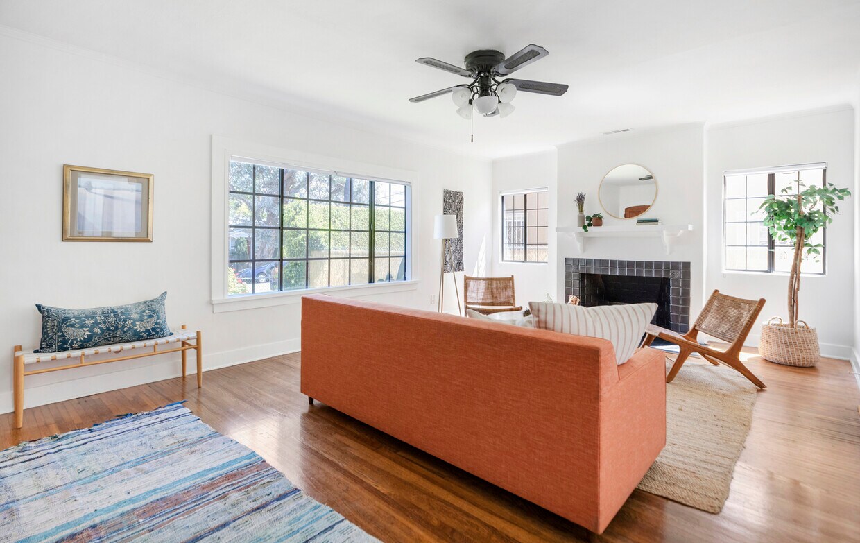 Foto principal - 971 N St Andrews Pl