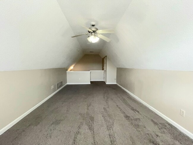 Building Photo - Alexander crossing