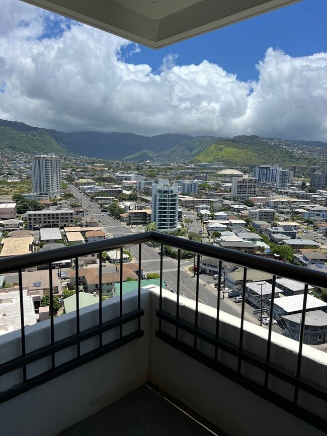 Building Photo - 2333 Kapiolani Blvd