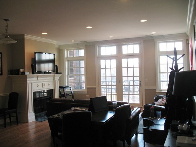 Foto del edificio - 3355 N Clark St