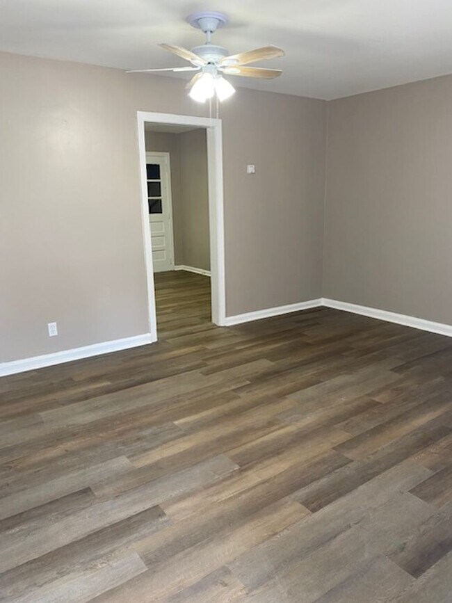 Building Photo - Rigdon Rd **Dale