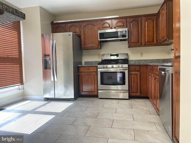 Building Photo - 7700 Hickory Glen Way