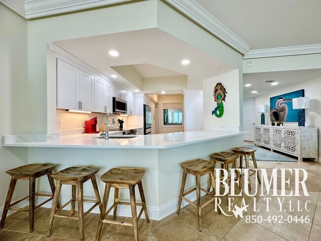 Foto del edificio - Upscale 3 BR 3 BA furnished Condo On the G...