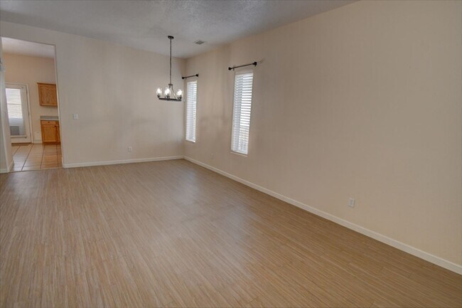 Foto del edificio - 4 Bedroom Home in Rio Rancho