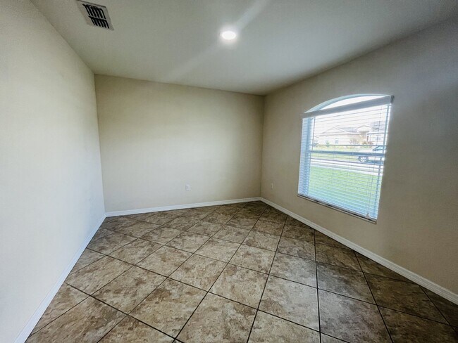 Foto del edificio - 3 Bedroom Single Family in South Lakeland ...
