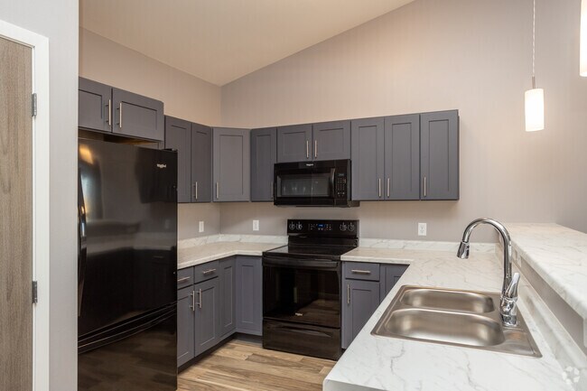 2BR, 2BA - 935SF - Kitchen - Jefferson Heights Apartments, LLC