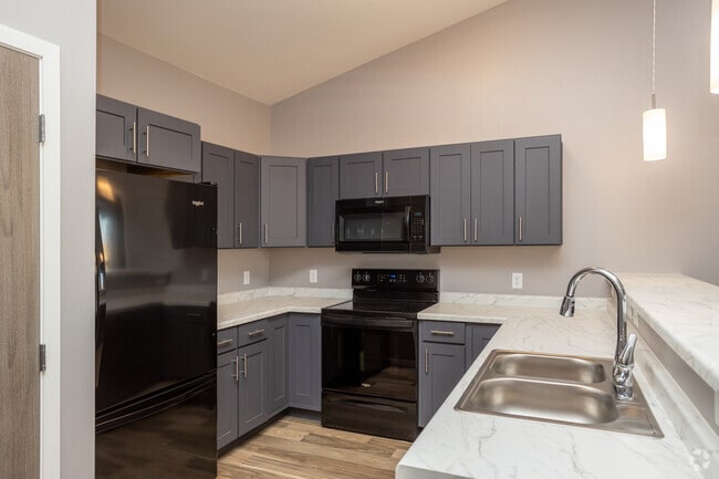 2BR, 2BA - 935SF - Kitchen - Jefferson Heights Apartments, LLC