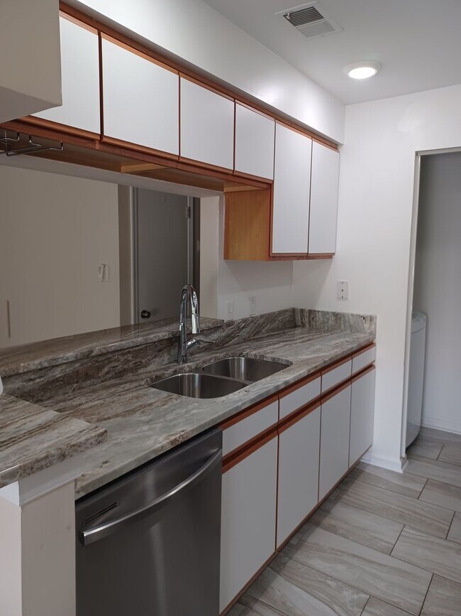 Foto del edificio - Charming 2-bedroom, 2-bathroom home locate...