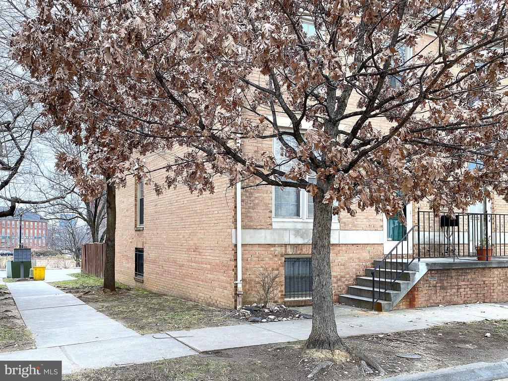 Primary Photo - 1110 S Kenwood Ave