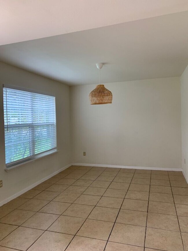 Foto del edificio - 4 bedroom, 2.5 bathroom, and 2 car garage house