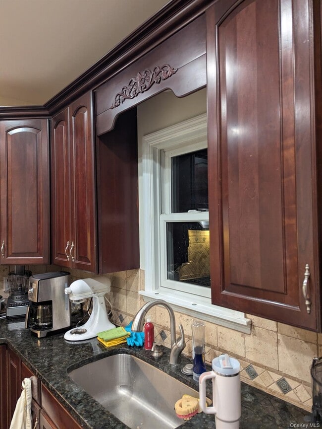 Building Photo - 71 Longview Ave