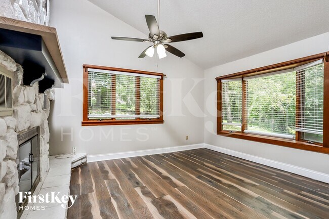 Foto del edificio - 405 Montbrook Dr