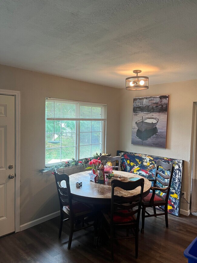 Dining area - 7201 Ellington Cir