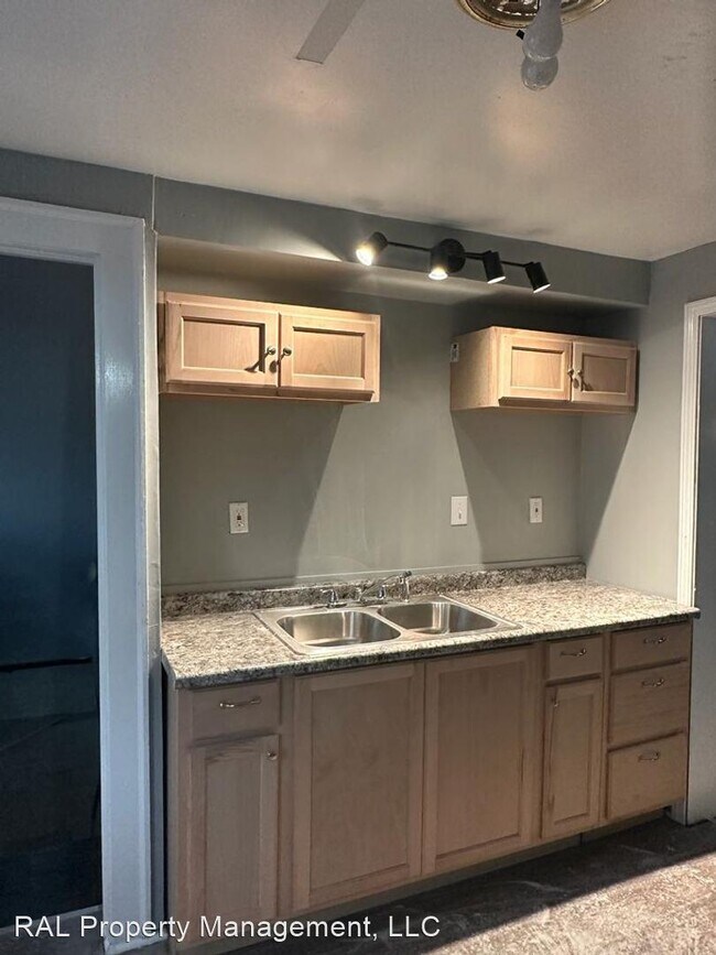 Foto del edificio - 3 br, 1 bath House - 12718 IROQUOIS AVE