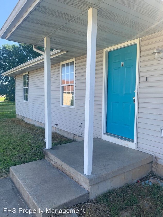 168 W Sunset St Unit B, Fordland, MO 65652 Room for Rent in Fordland
