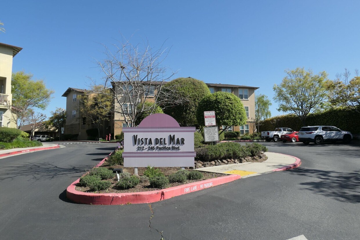 233 Pacifica Blvd Unit 201, Watsonville, CA 95076 Condo for Rent in