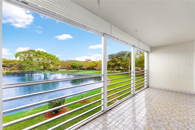 Foto del edificio - 4301 Martinique Cir
