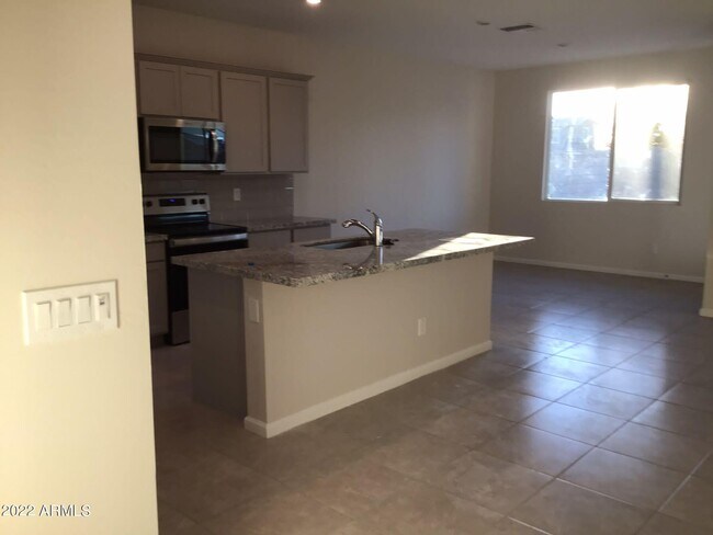 Foto del edificio - 691 S Silvercreek Pl