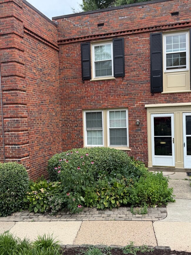 Building Photo - 2700 13th Rd S