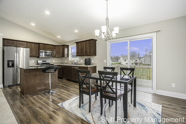 Building Photo - 5872 Birdsong - Gorgeous Kentwood Home