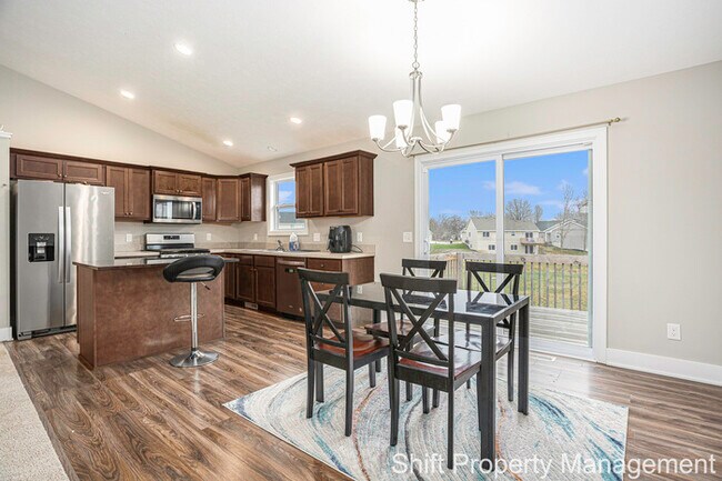 Foto del edificio - 5872 Birdsong - Gorgeous Kentwood Home