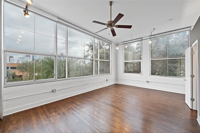 Foto del edificio - 1312 Live Oak St
