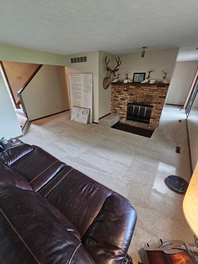 Building Photo - 1317 Applegate Ln