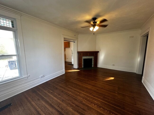 Building Photo - 227 N Washington St