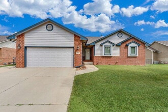 Building Photo - 6514 W Briarwood Ave