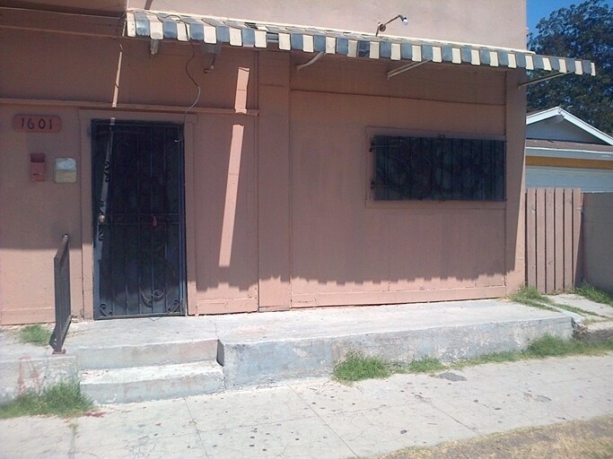 Foto del edificio - 2720-2726 Nevin Ave