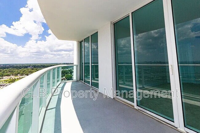 Foto del edificio - Large 2 bedroom/2 bath condo on the river