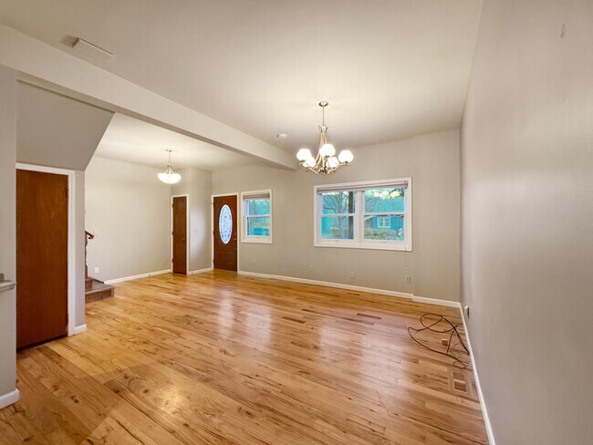 Foto del edificio - Dog-Friendly North End Boise Home Near Camel’s Back Park & Hyde Park with Fenced Yard, Built-Ins ...