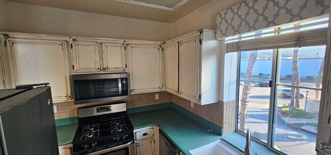 Building Photo - 2bed - 2bath Upper unit in Rancho SD