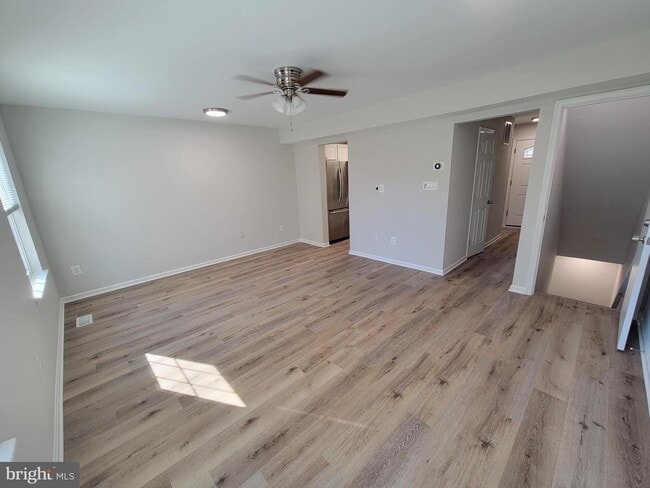 Building Photo - 712 Oxford Square Dr
