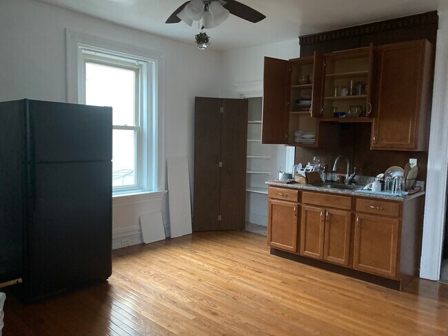 Foto del edificio - 5120 Friendship Ave