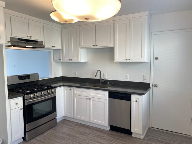 Building Photo - 606 Hawthorne St