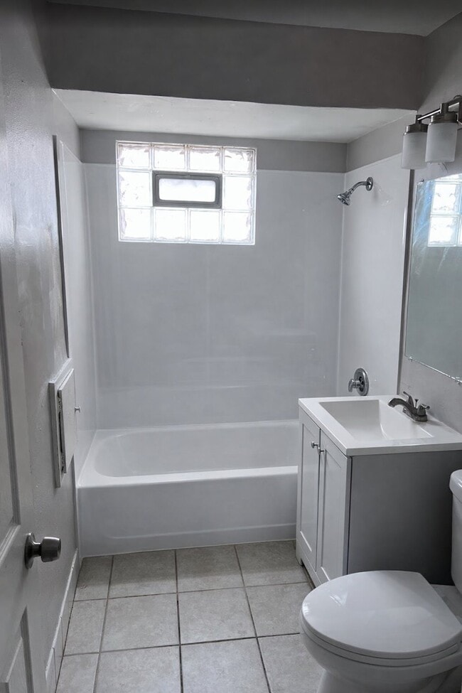 Foto del edificio - 6046 N 61st St